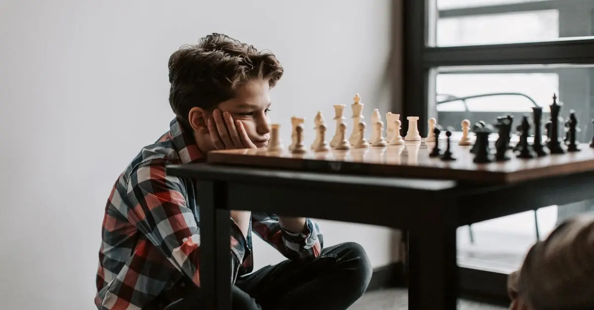 Les 8 Compétences Essentielles pour Progresser aux Échecs