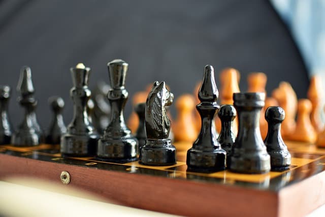 Les 10 Astuces Incontournables pour S'améliorer aux Échecs